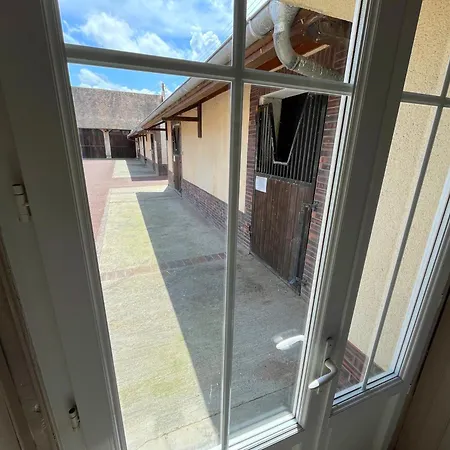 Ecurie Des Charmes A 5 Minutes De La Merville-Franceville-Plage