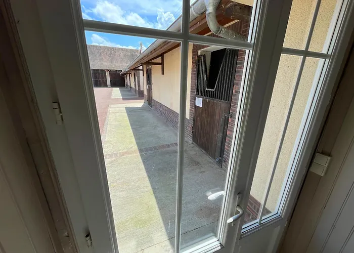 Ecurie Des Charmes A 5 Minutes De La Merville-Franceville-Plage