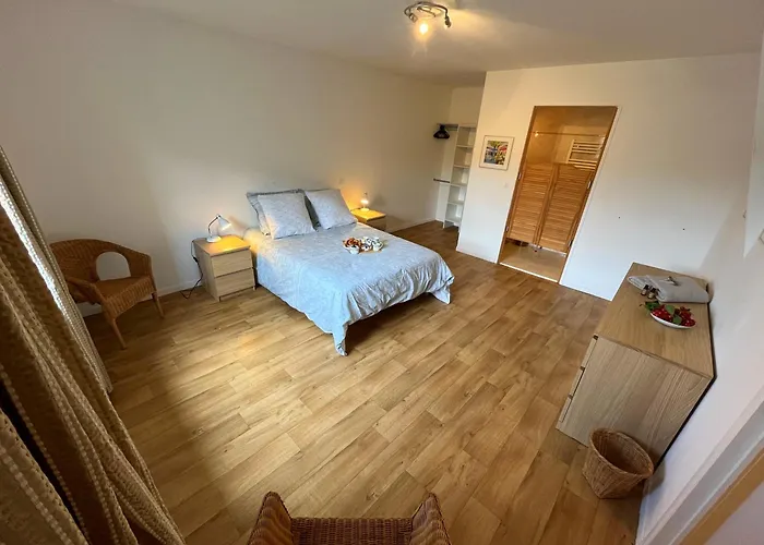 Ecurie Des Charmes A 5 Minutes De La